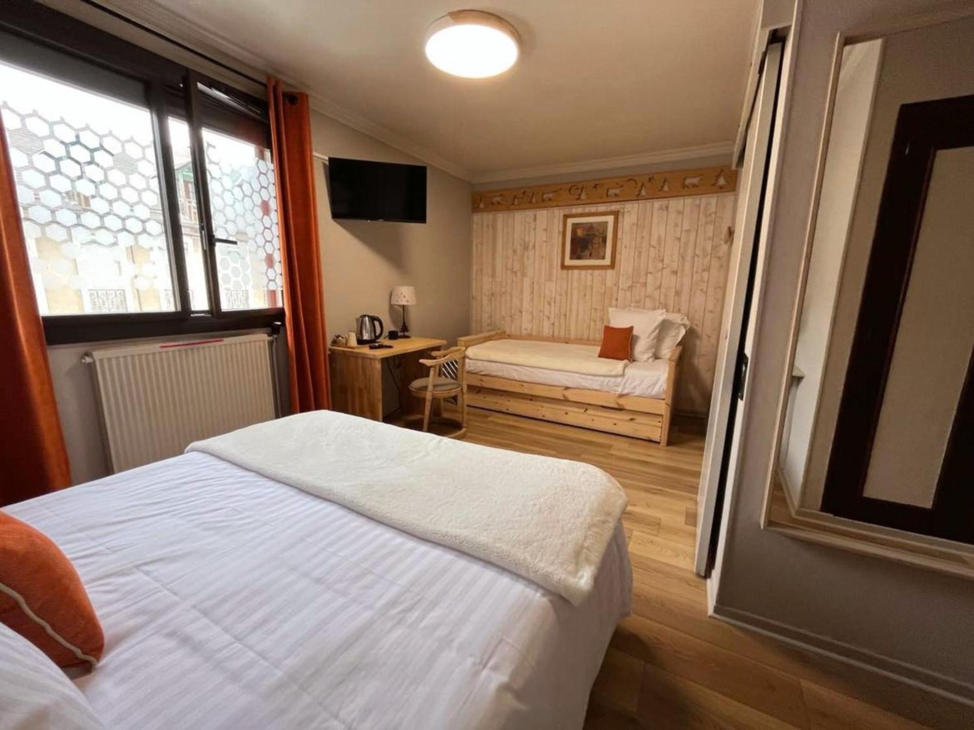 Hotel La Rencluse Saint-Mamet ภายนอก รูปภาพ