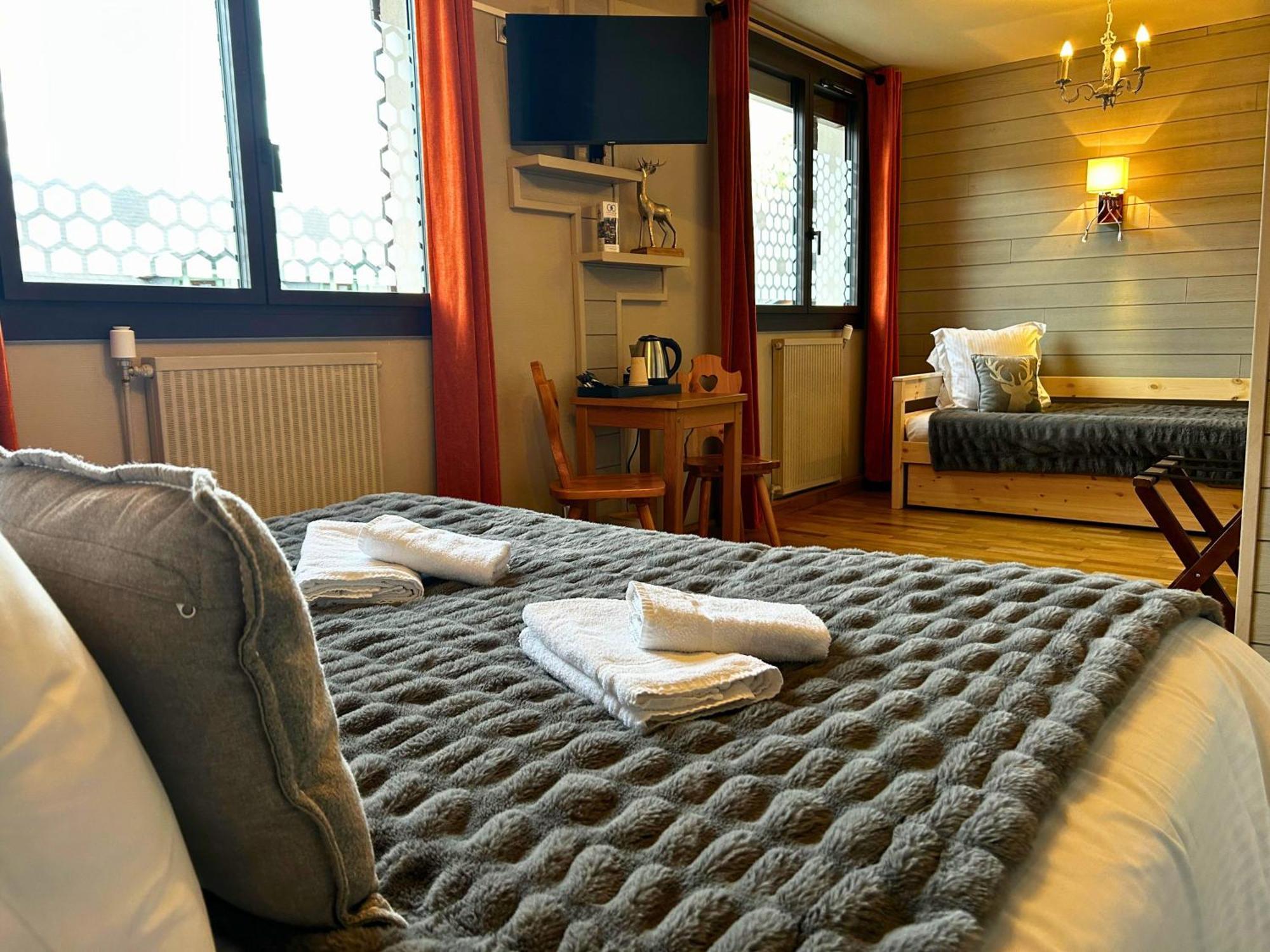 Hotel La Rencluse Saint-Mamet ภายนอก รูปภาพ